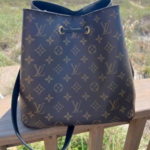LOUIS VUITTON NEONOE MONOGRAM CANVAS